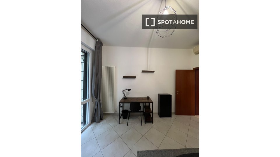 Double room Bologna, 2 beds — photo 4