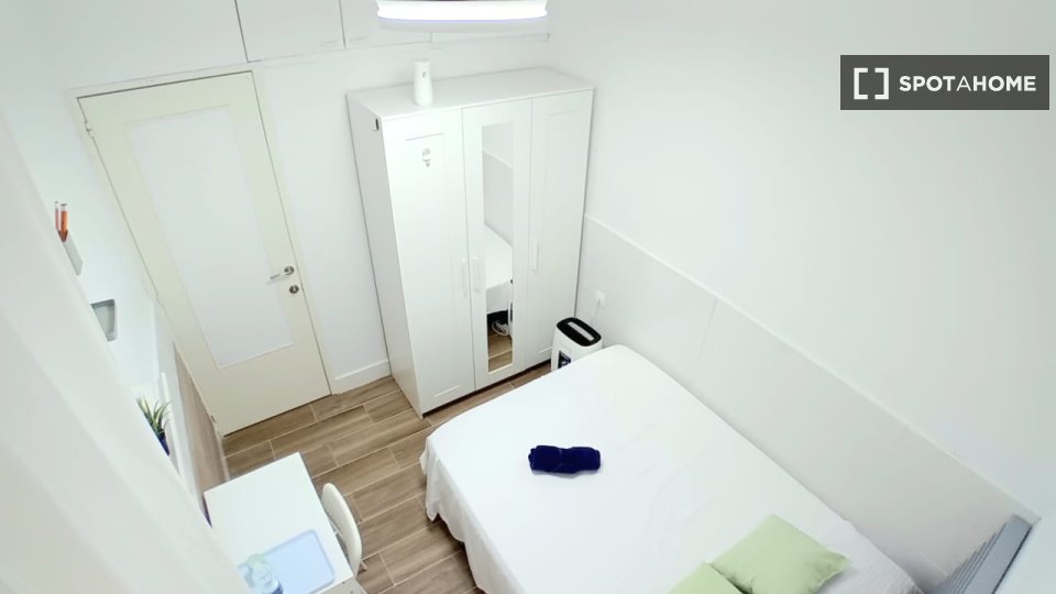 Double room Barcelona, 4 beds, 65m² — photo 53