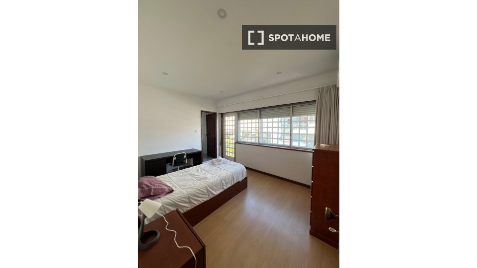 Double room Porto, 5 beds, 400m² — photo 4