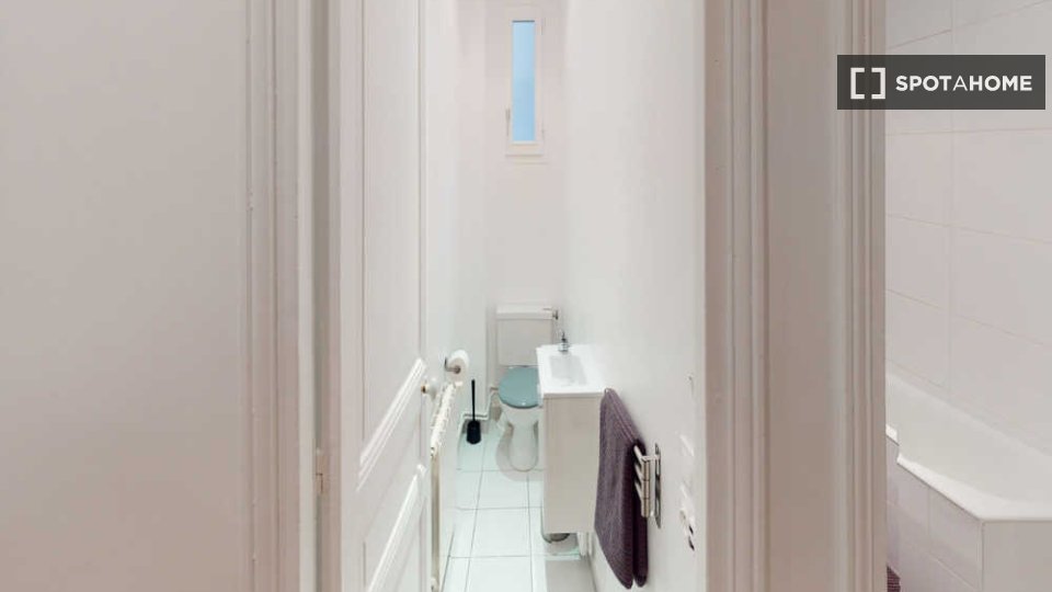 Double room Paris, 3 beds, 60m² — photo 3