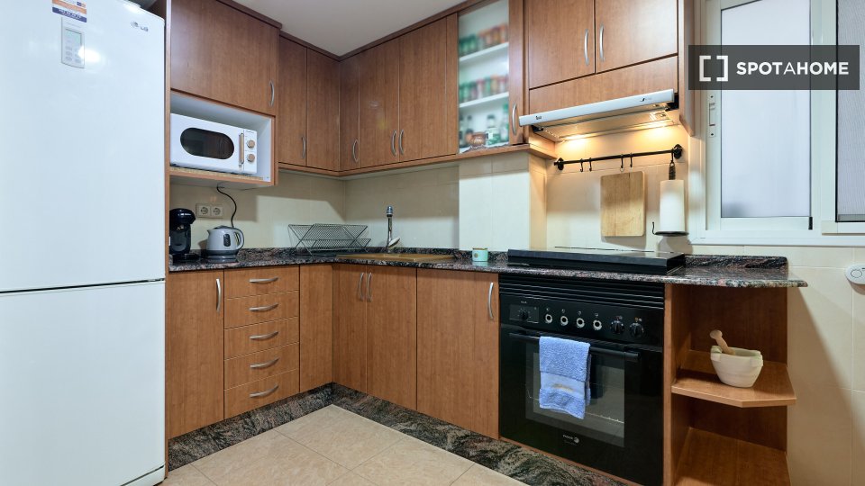 Double room Valencia, 1 bed, 90m² — photo 16