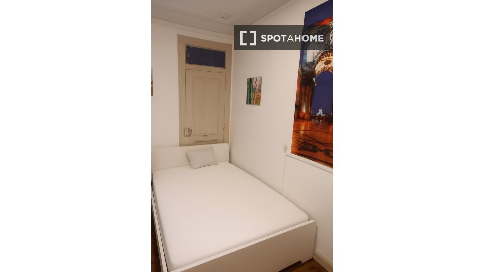 Double room Lisbon, 8 beds — photo 37