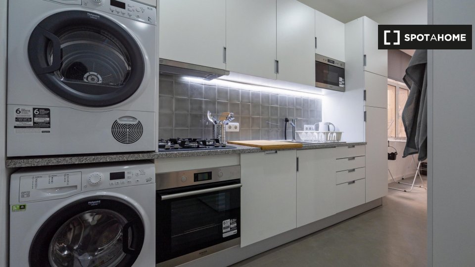 Double room Lisbon, 7 beds, 210m² — photo 8