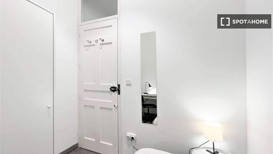 Double room Madrid, 6 beds, 100m² — photo 6