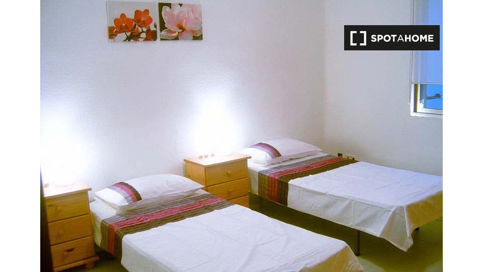 Double room Madrid, 3 beds — photo 8
