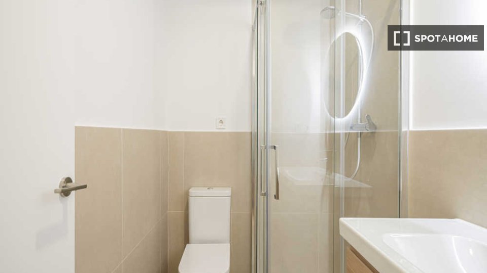 Double room Madrid, 16 beds — photo 35