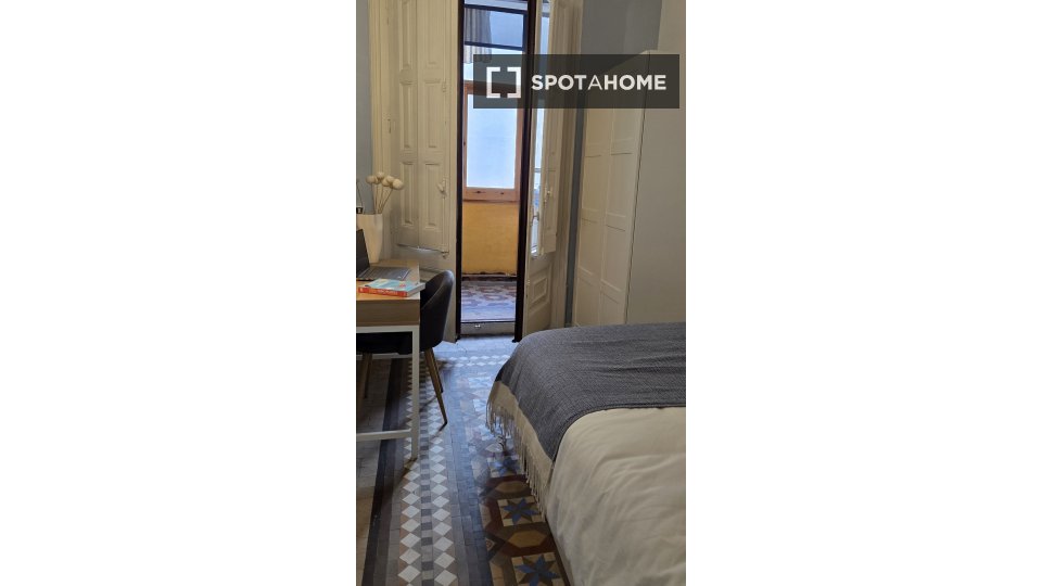 Double room Barcelona, 10 beds, 210m² — photo 11