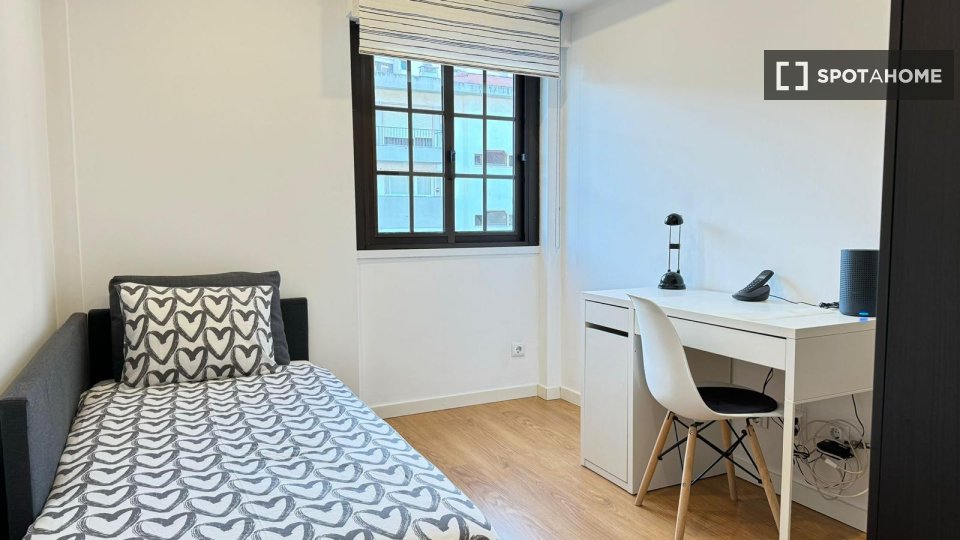 Double room Lisbon, 4 beds — photo 5