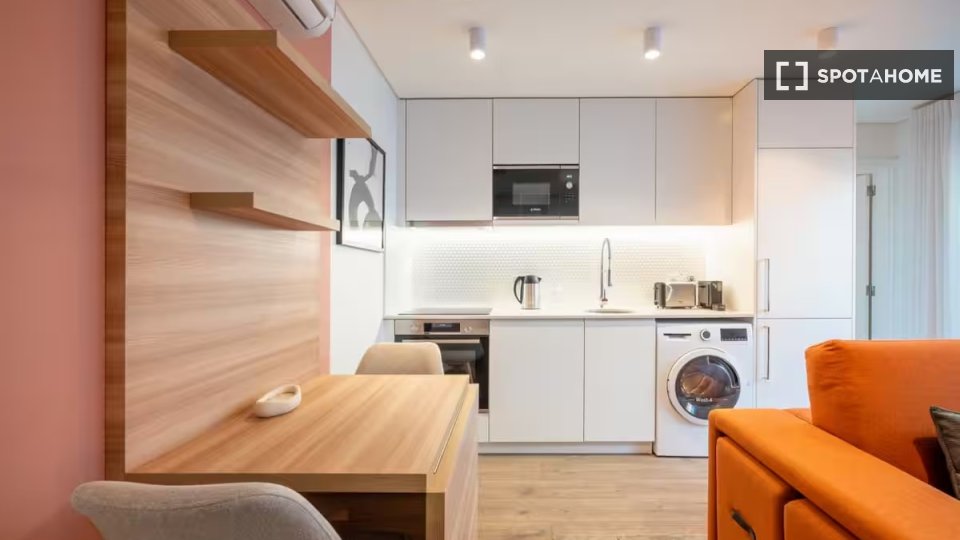 Apartment Lisbon, 1 bed — photo 2