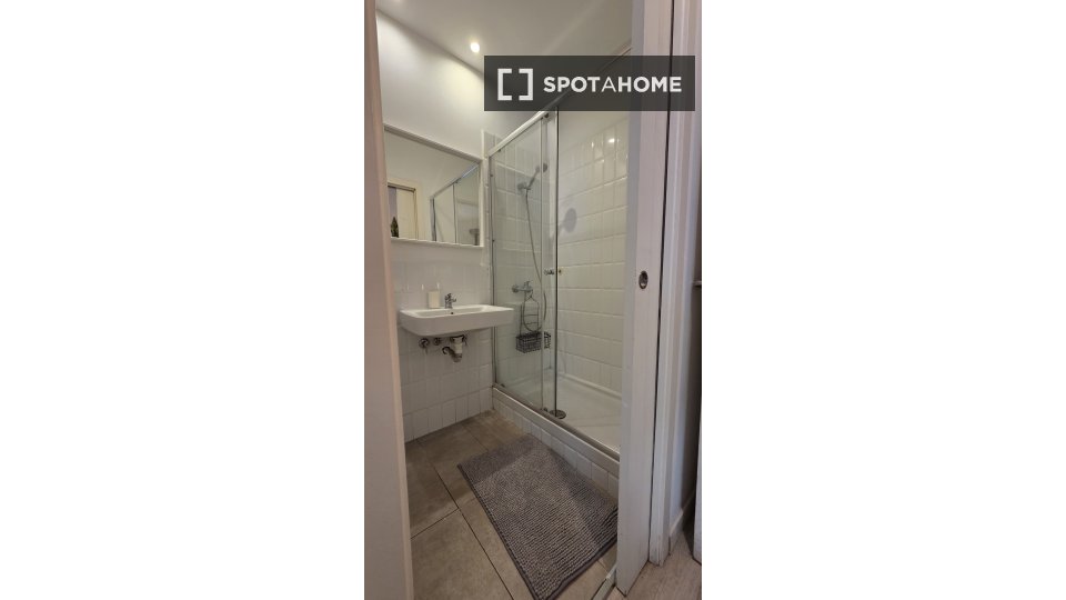 Double room Barcelona, 6 beds, 180m² — photo 9
