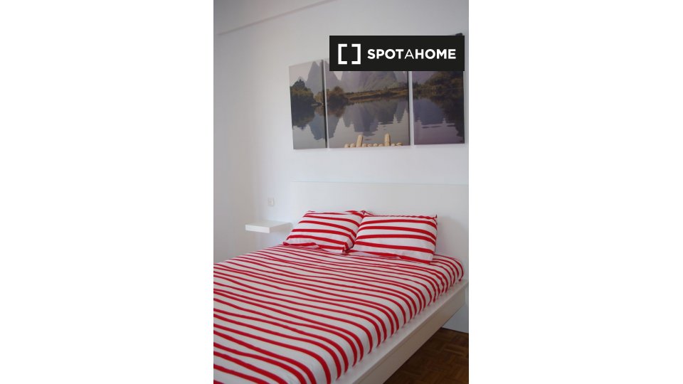 Double room Madrid, 5 beds, 140m² — photo 1