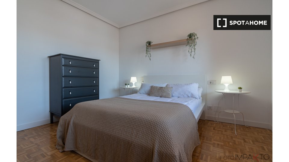 Double room Madrid, 6 beds, 140m² — photo 7