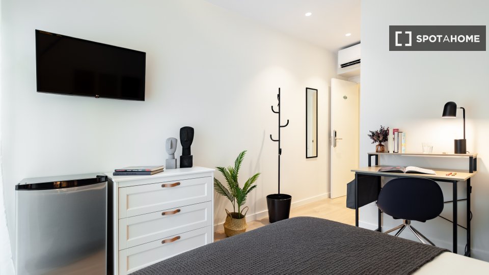 Double room Barcelona, 12 beds, 360m² — photo 13