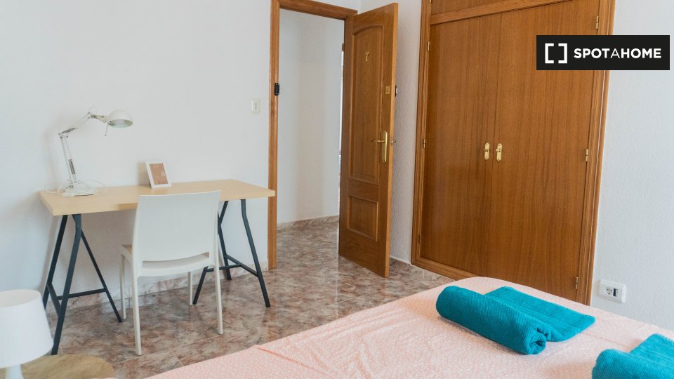 Double room Valencia, 7 beds, 200m² — photo 3