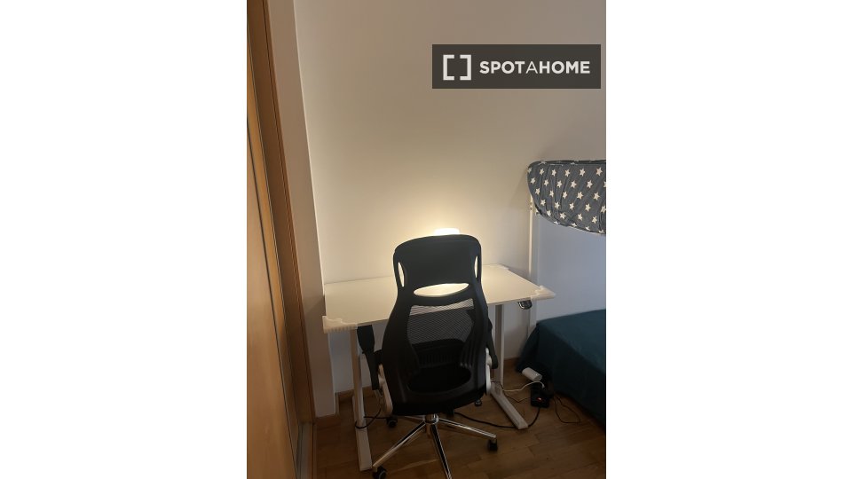 Double room Lisbon, 3 beds, 95m² — photo 6