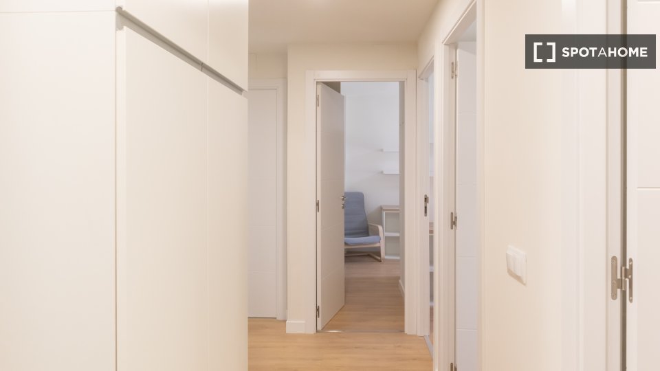 Double room Madrid, 6 beds, 200m² — photo 3