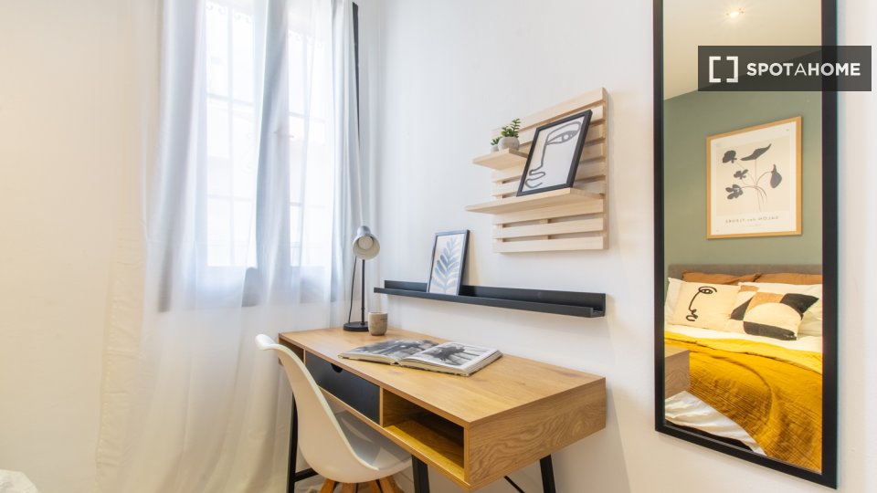Double room Madrid, 9 beds, 144m² — photo 19
