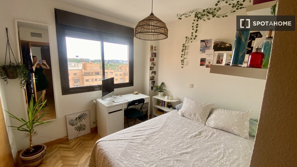 Habitación en piso compartido en madrid.