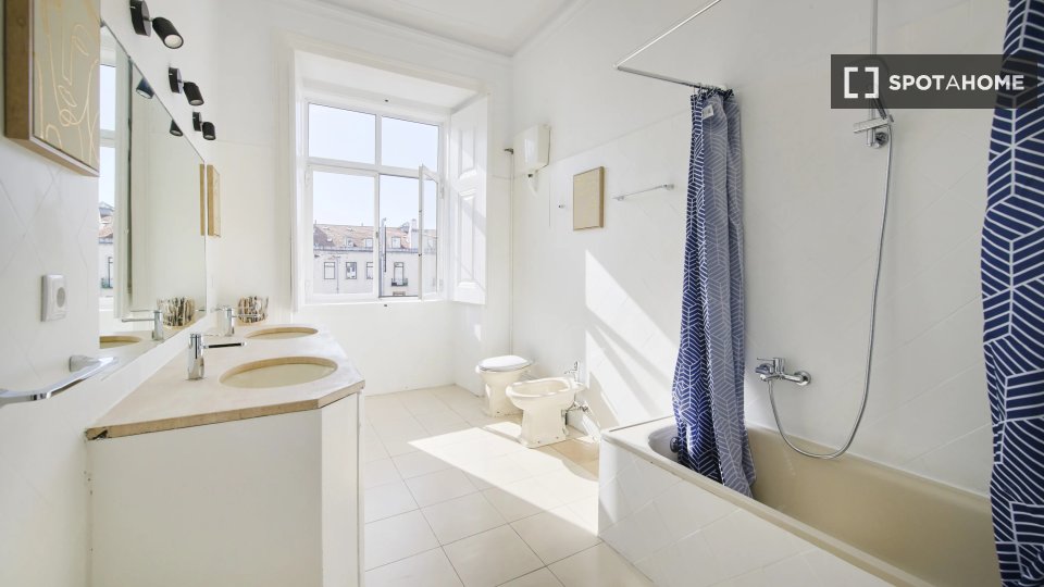 Double room Lisbon, 9 beds — photo 9