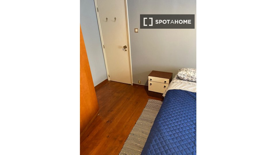 Double room Lisbon, 3 beds, 70m² — photo 15