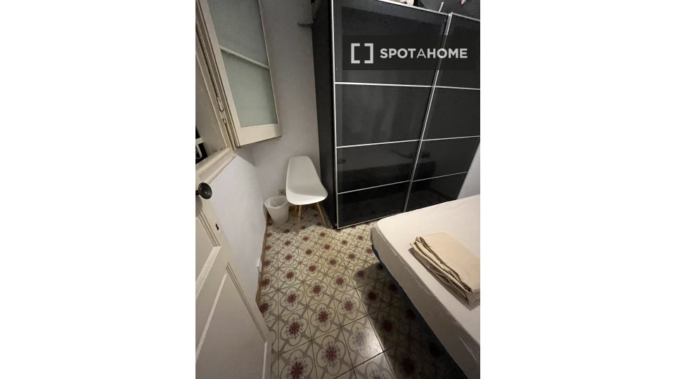 Double room Barcelona, 2 beds, 60m² — photo 4