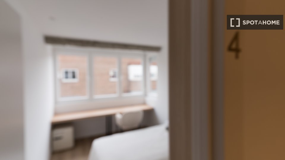 Double room Madrid, 6 beds, 120m² — photo 8
