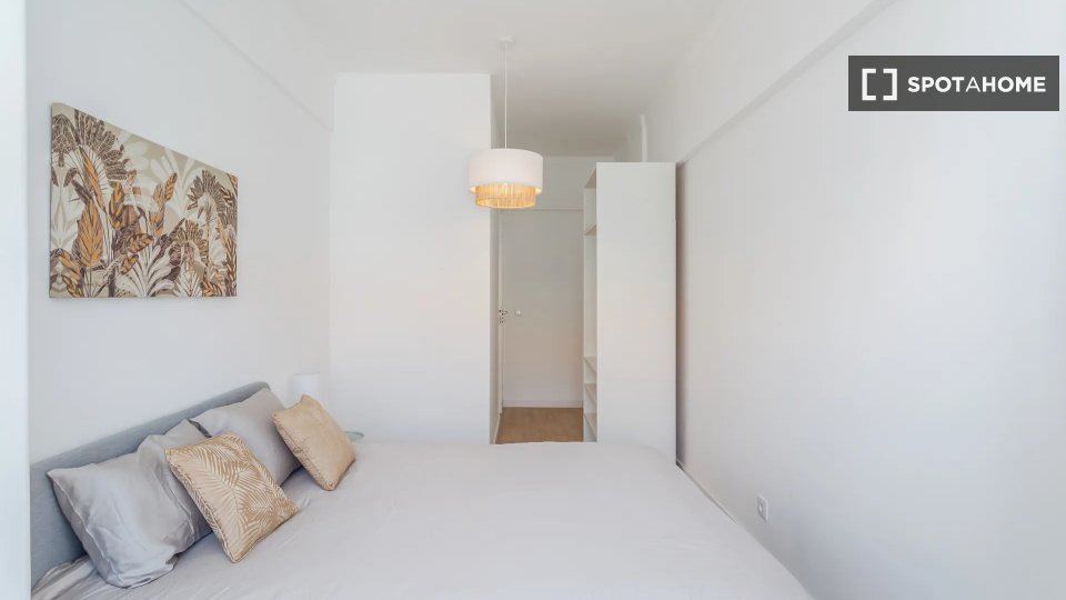 Double room Lisbon, 5 beds — photo 14