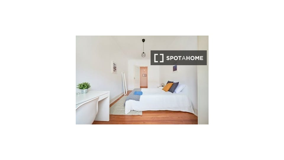 Double room Lisbon, 5 beds — photo 7