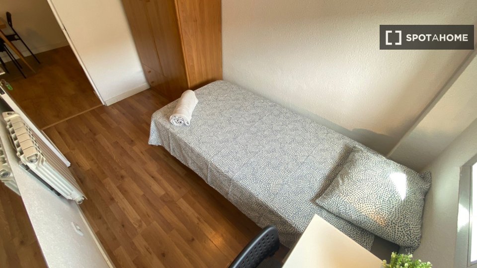 Double room Madrid, 3 beds — photo 2