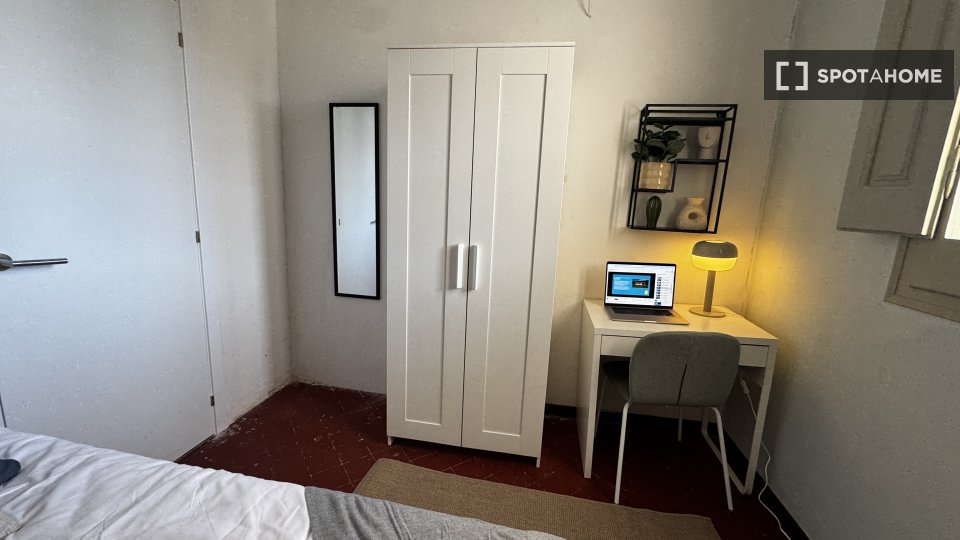 Double room Barcelona, 5 beds, 120m² — photo 12