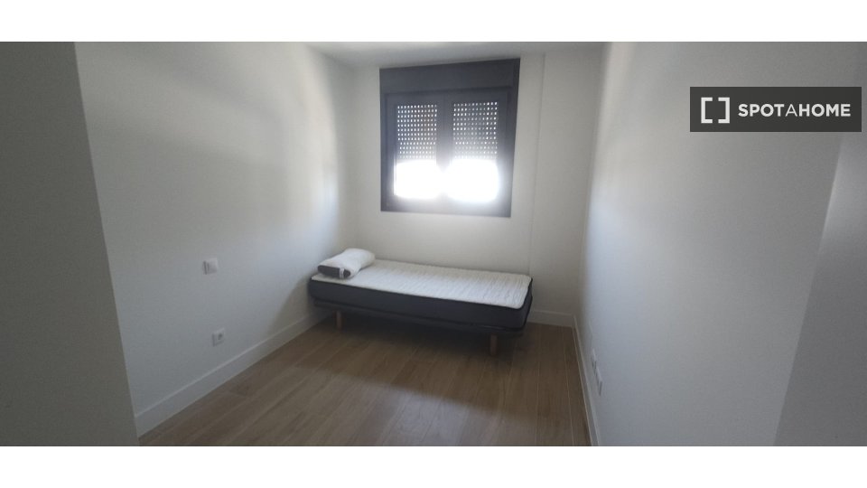 Double room Madrid, 2 beds, 66m² — photo 2