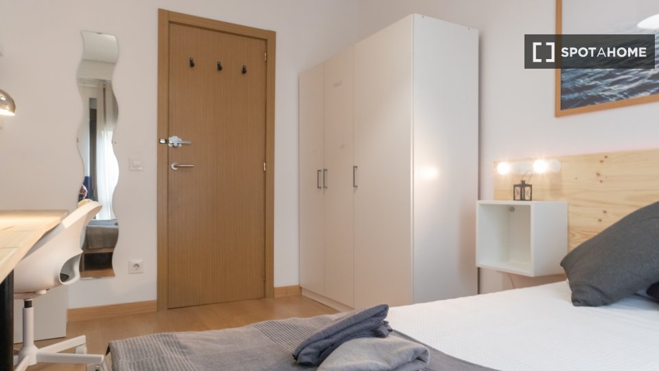 Double room Madrid, 7 beds, 140m² — photo 32