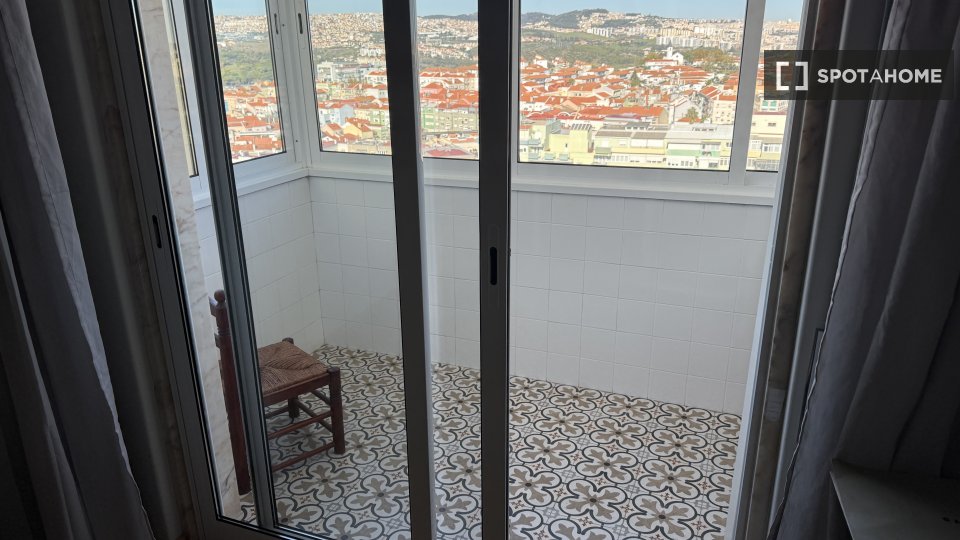 Double room Lisbon, 4 beds — photo 11