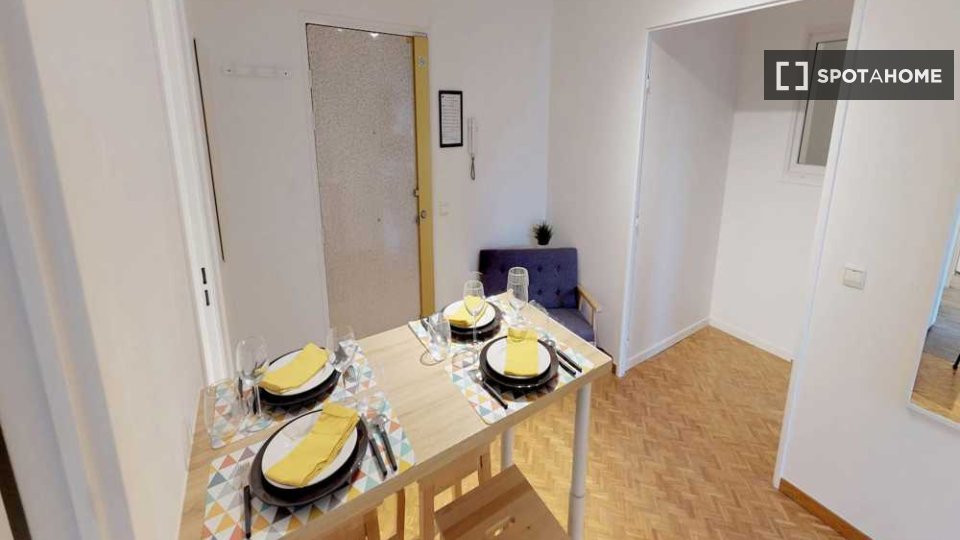Double room Paris, 5 beds, 120m² — photo 4