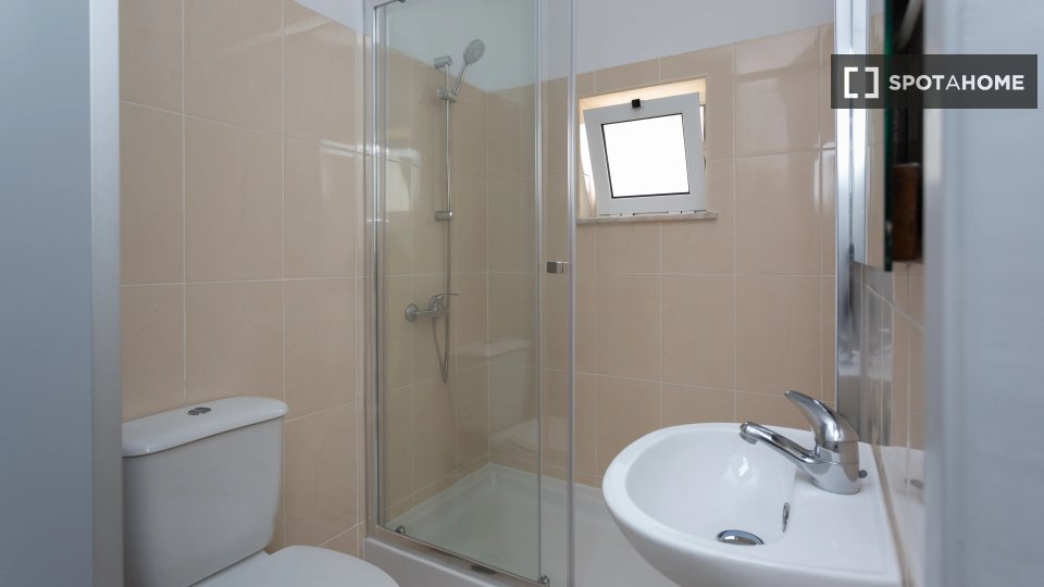 Double room Lisbon, 5 beds — photo 19
