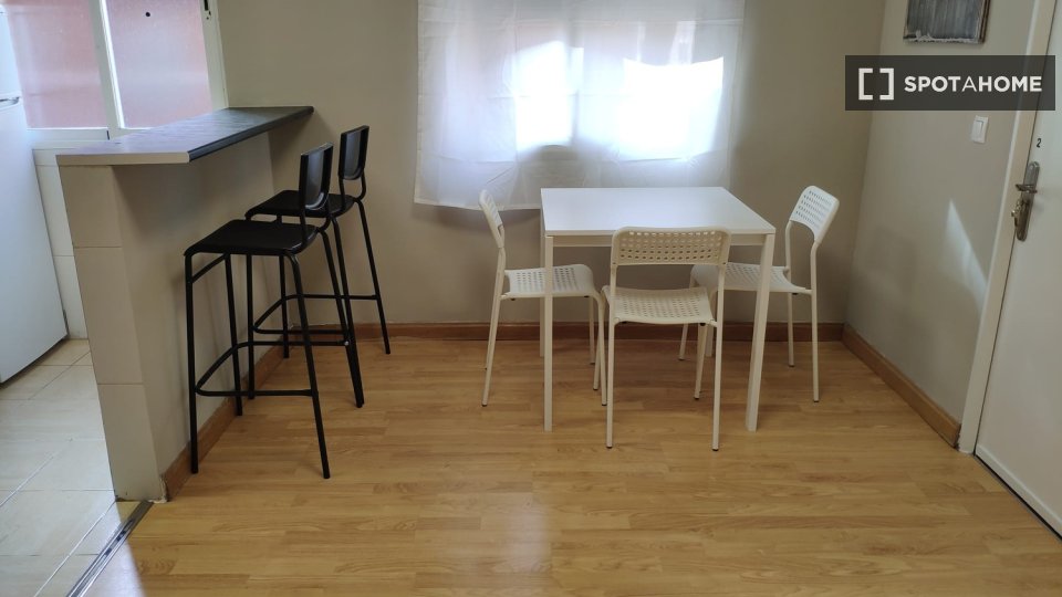 Double room Madrid, 3 beds — photo 15