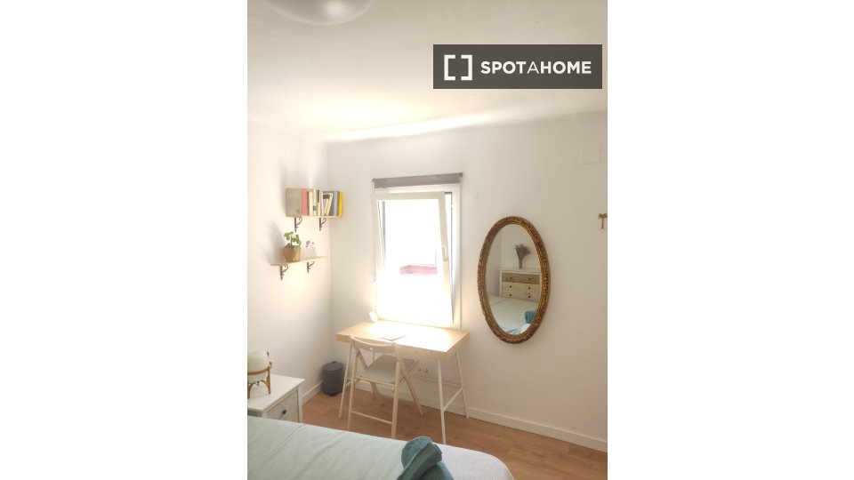 Double room Barcelona, 3 beds — photo 12