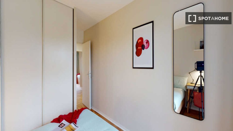 Double room Paris, 5 beds, 110m² — photo 2