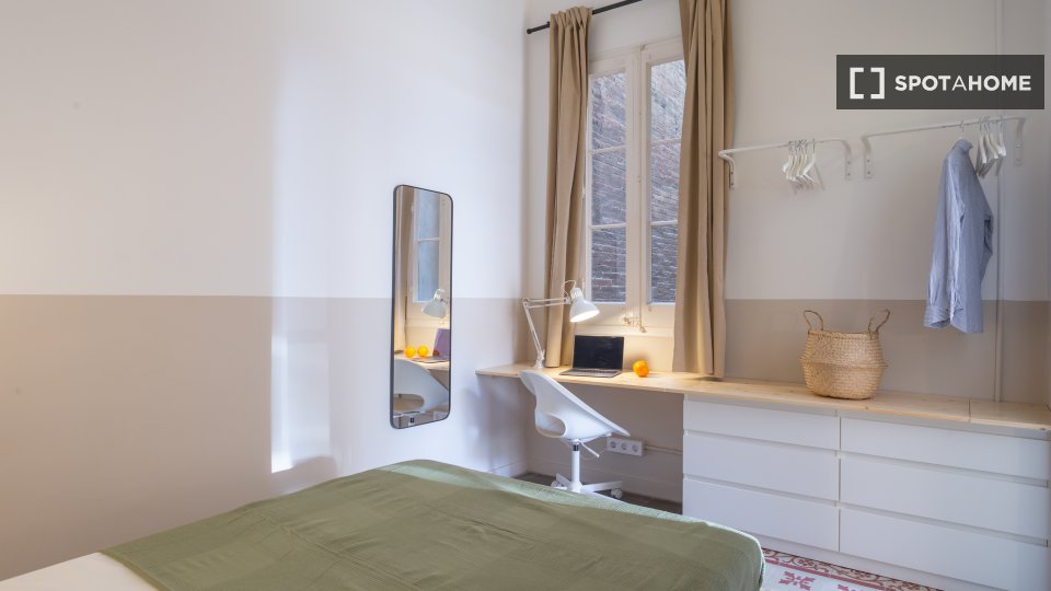 Double room Barcelona, 4 beds, 90m² — photo 18