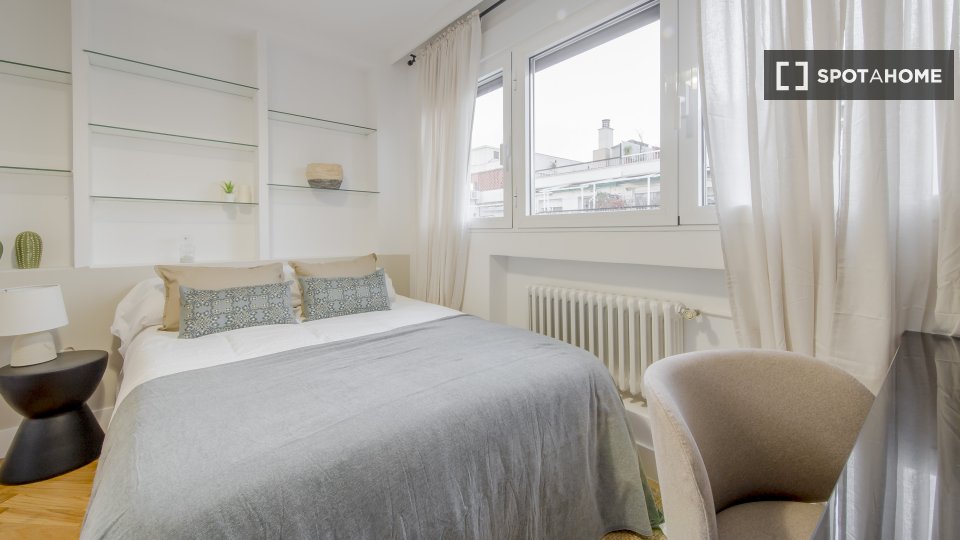 Double room Madrid, 7 beds, 180m² — photo 3
