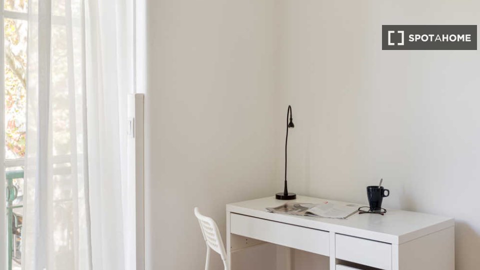 Double room Lisbon, 5 beds — photo 48
