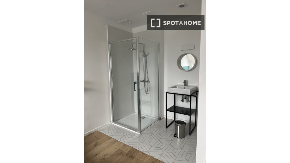 Double room Brussels, 11 beds, 16m² — photo 9