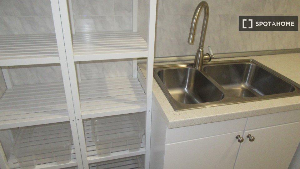 Double room Lisbon, 3 beds, 100m² — photo 7