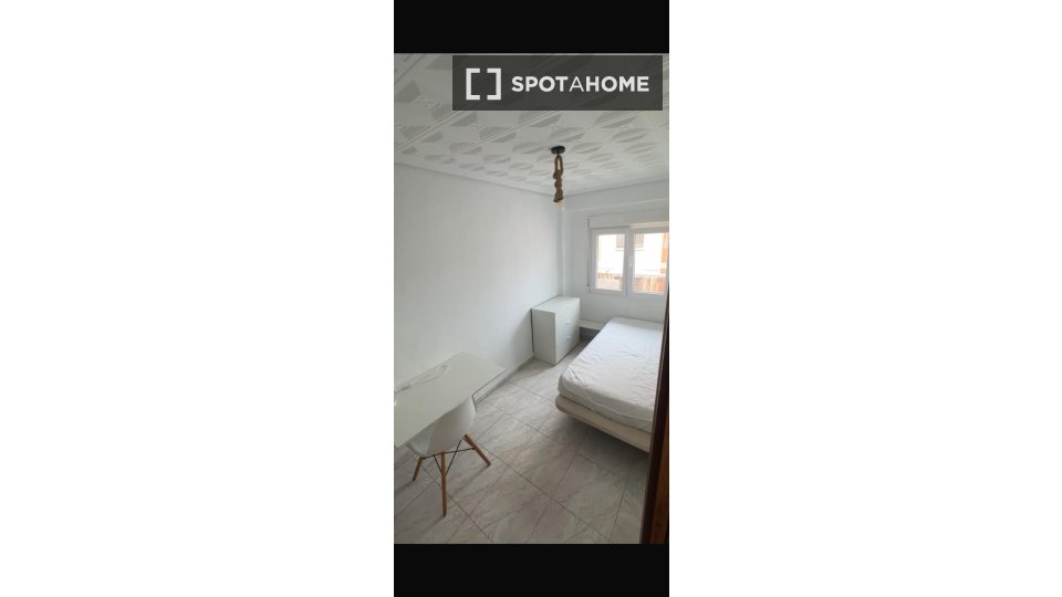 Double room Valencia, 3 beds, 85m² — photo 34