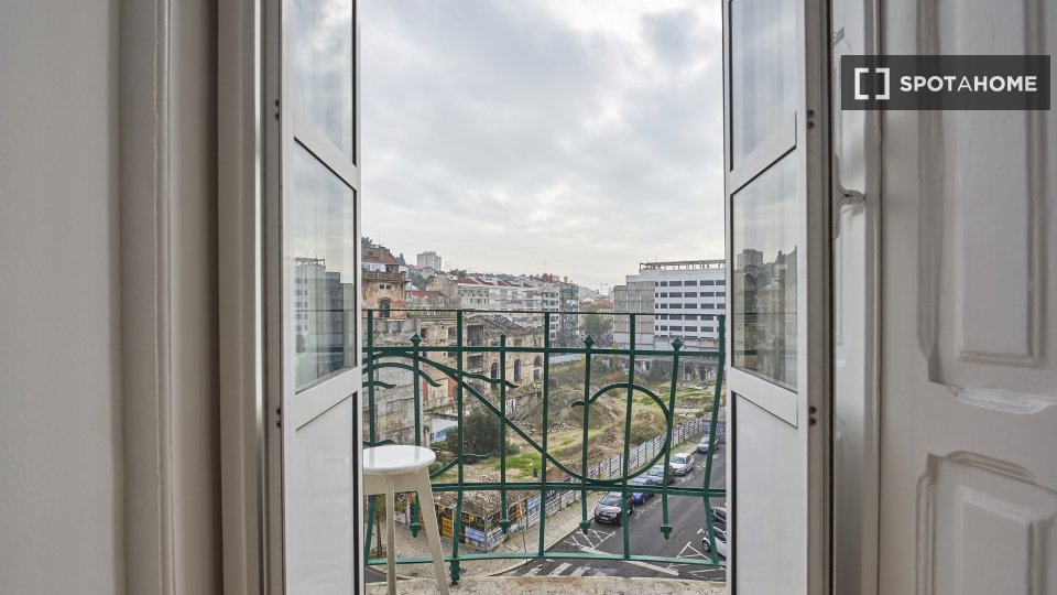 Double room Lisbon, 7 beds, 110m² — photo 28
