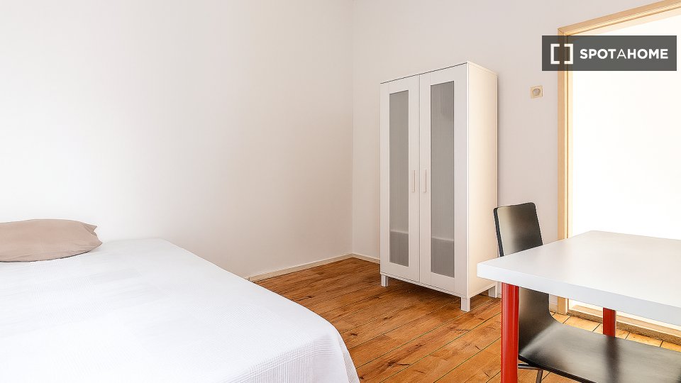 Double room Lisbon, 9 beds — photo 20