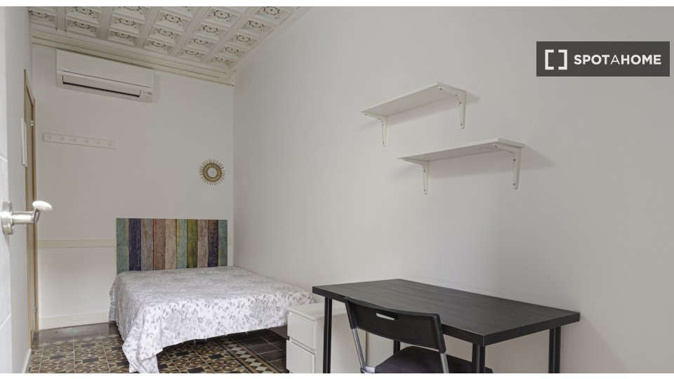 Double room Barcelona, 13 beds, 400m² — photo 2