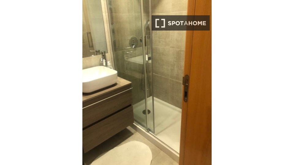 Double room Lisbon, 6 beds, 150m² — photo 7