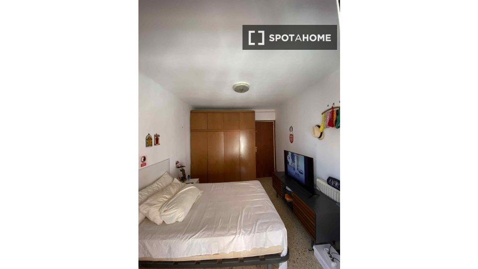 Double room Barcelona, 3 beds, 12m² — photo 10