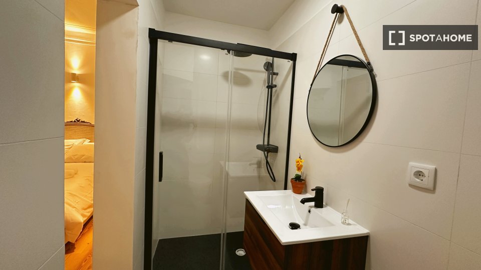 Double room Lisbon, 6 beds — photo 10